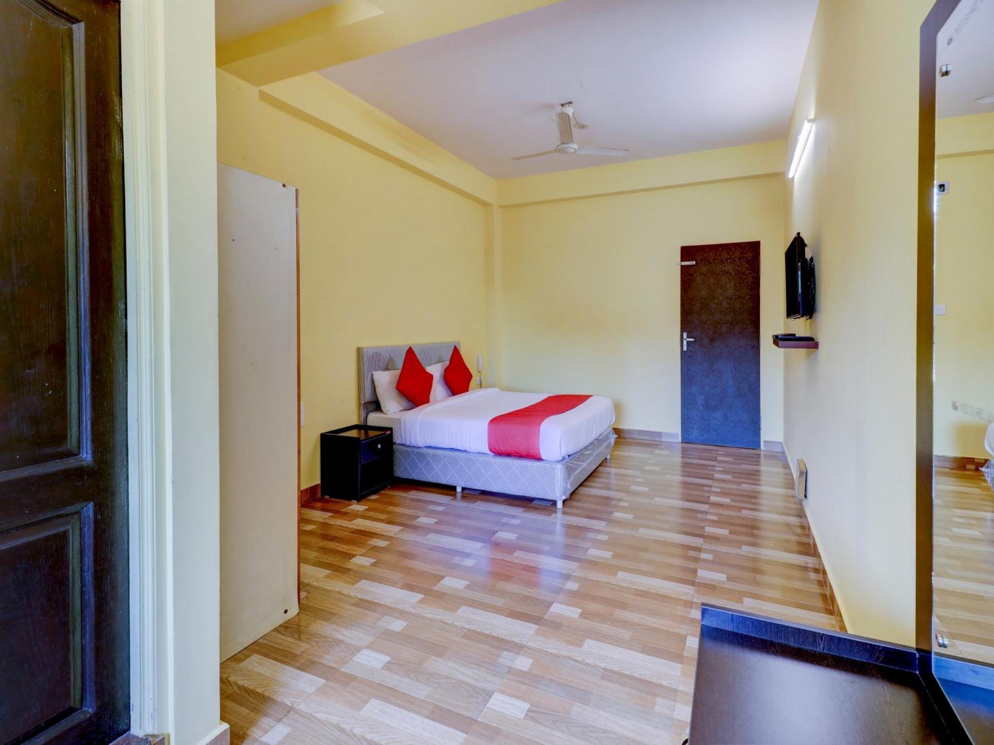 Gaurika Residency Boarding & Lodging - Padubidri Hotel Luaran gambar